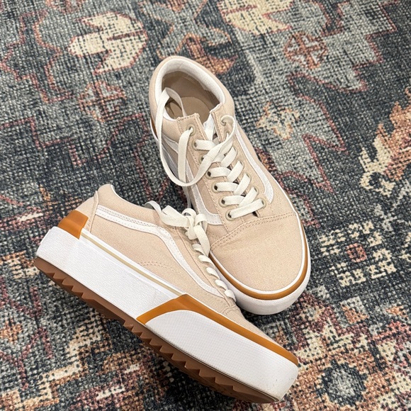 Vans Shoes - Vans Women’s Platform Canvas size 8 - Rare!